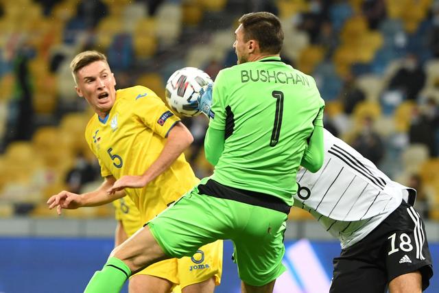 王哲林谈世界杯:上场就全力以赴 这是我的工作